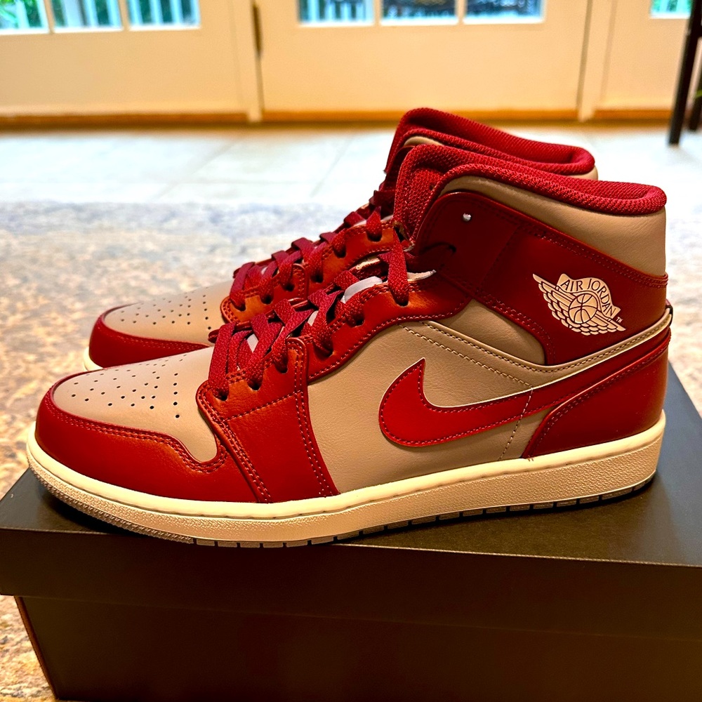 Nike Air Jordan 1 Mid 'Cherrywood Red'